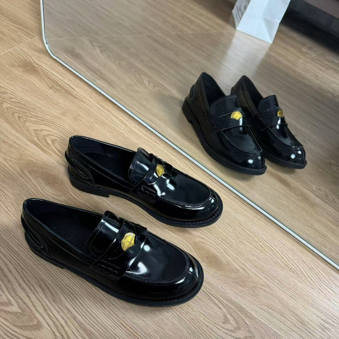 黑色亮面（平跟2.5cm）